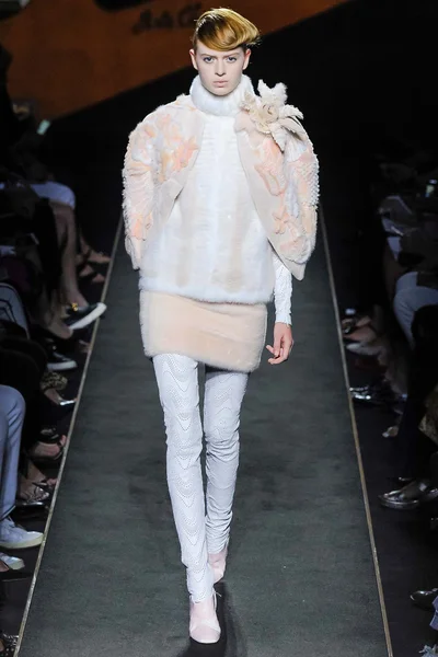 Look 30